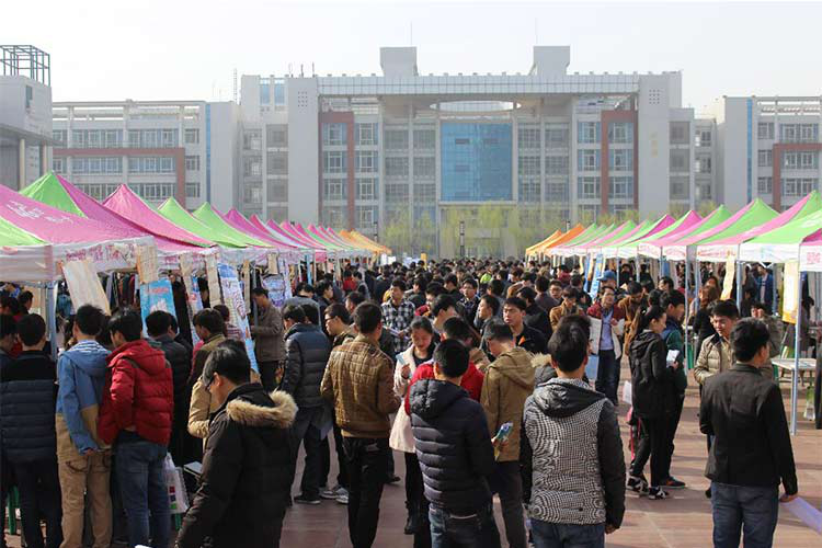 公司參加河南機(jī)電高等?？茖W(xué)?！?015屆畢業(yè)生春季供需洽談會”